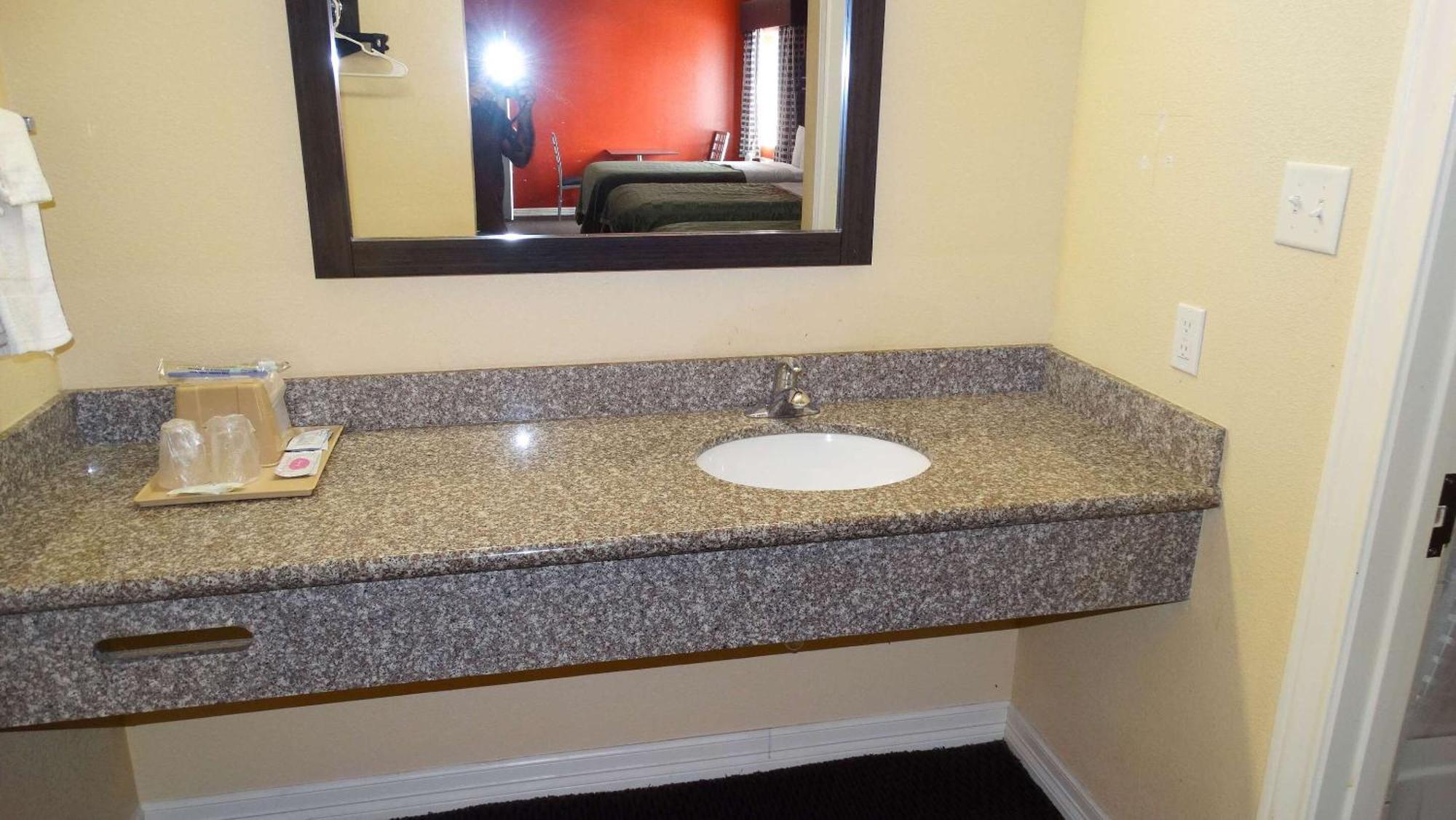 6 Houston, Tx - Willowbrook Mall 3* Houston